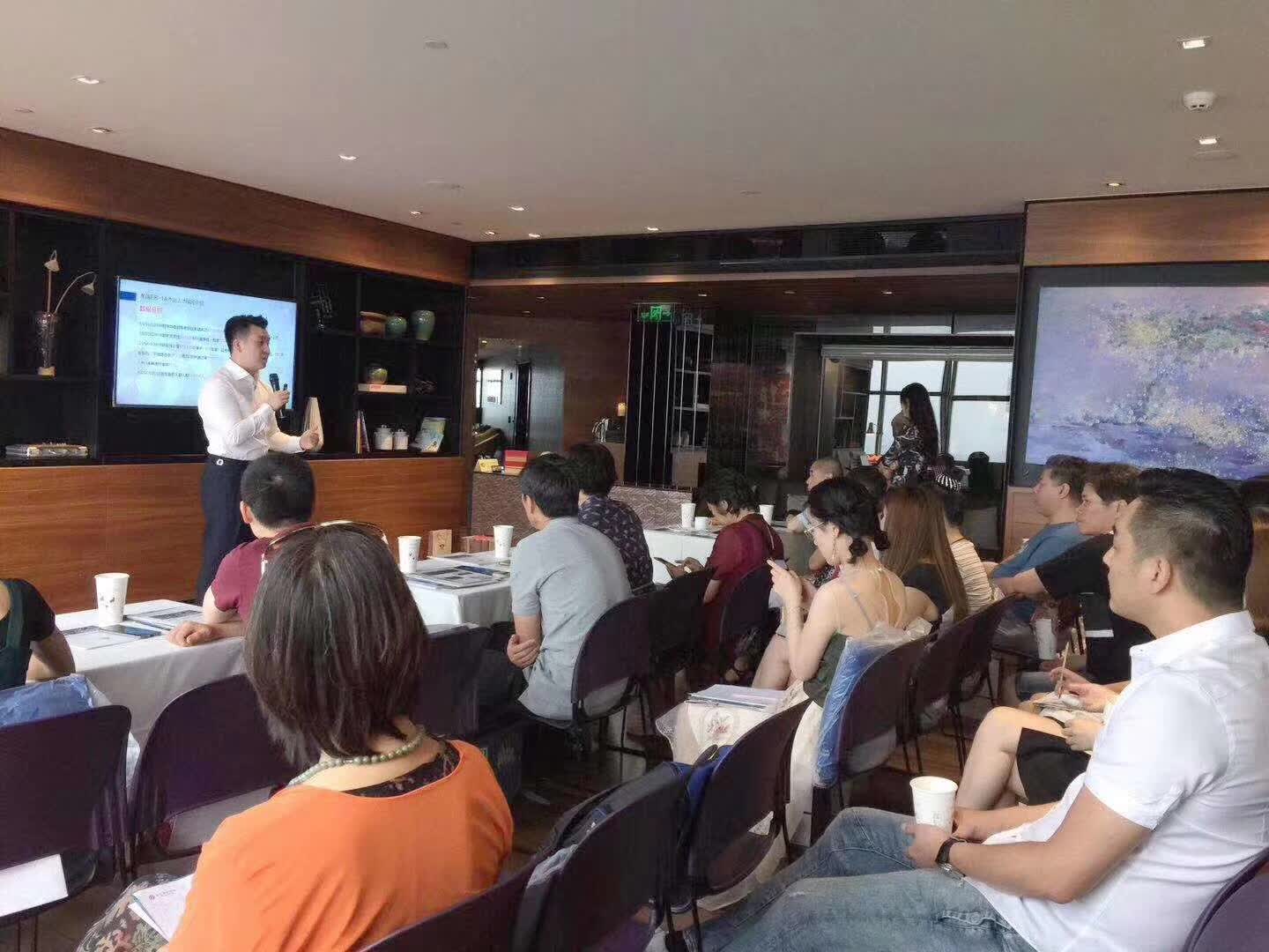 美国杰出移民_赢众移民