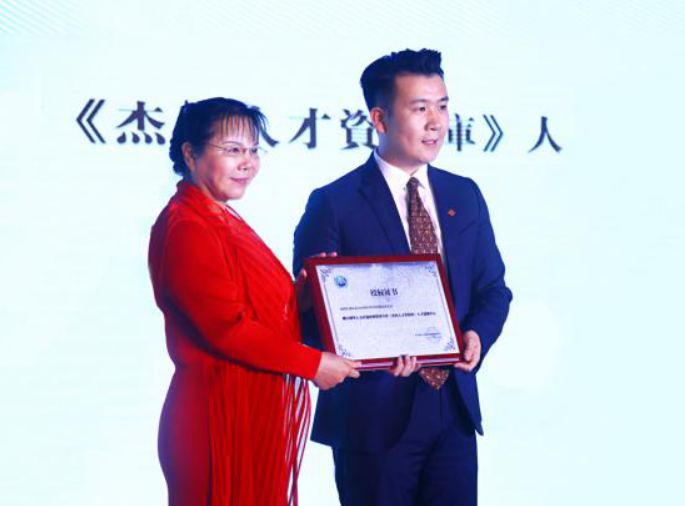 美国杰出人才资源储备库_赢众移民